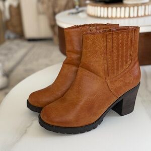 Elegant Tan Ankle Boots